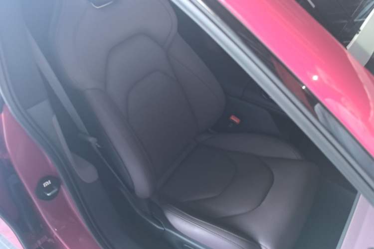 Used Xiaomi Auto SU7 2024 Four-Wheel Drive Ultra-Long Range Advanced Intelligent Driving Max Edition Right Front Seat