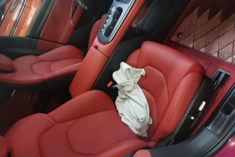 Used Xiaomi Auto SU7 2024 Four-Wheel Drive Ultra-Long Range Advanced Intelligent Driving Max Edition Right Front Seat