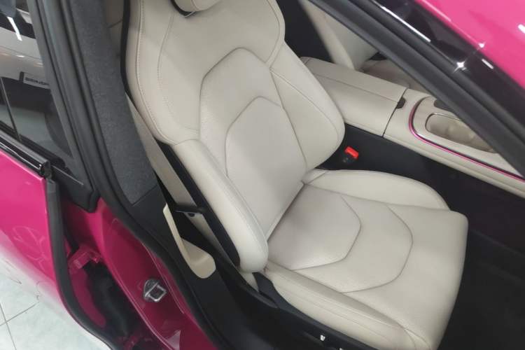 Used Xiaomi Auto SU7 2024 Rear-Drive Long-Range Intelligent Driving Version Right Front Seat