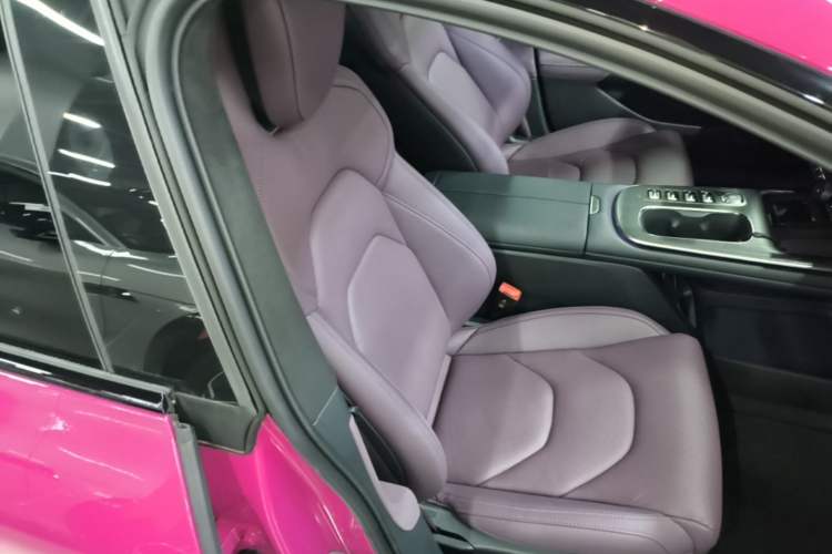 Used Xiaomi Auto SU7 2024 Four-Wheel Drive Ultra-Long Range Advanced Intelligent Driving Max Edition Right Front Seat