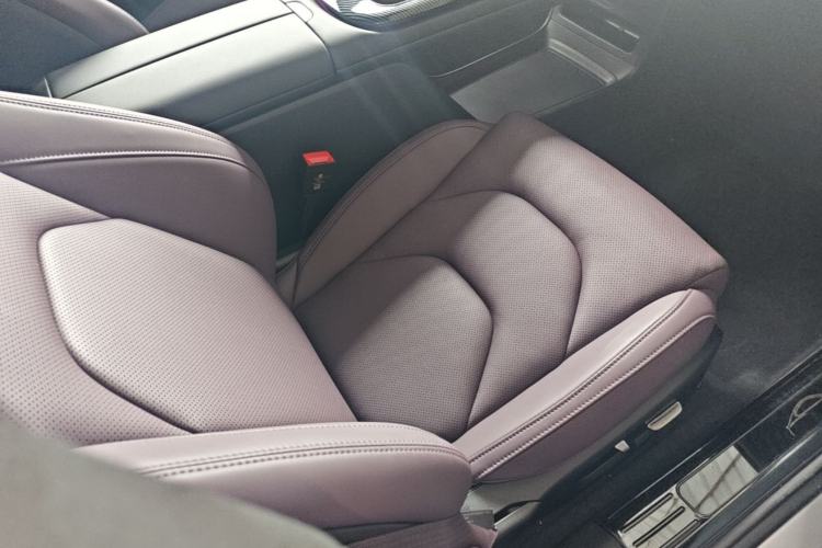 Used Xiaomi Auto SU7 2024 Four-Wheel Drive Ultra-Long Range Advanced Intelligent Driving Max Edition Right Front Seat