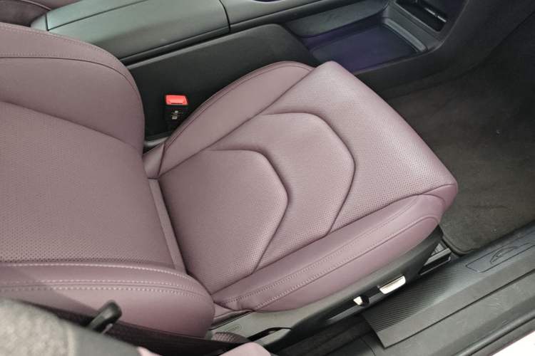 Used Xiaomi Auto SU7 2024 Rear-Drive Ultra-Long Range Advanced Pro-Level Intelligent Driving Version Right Front Seat