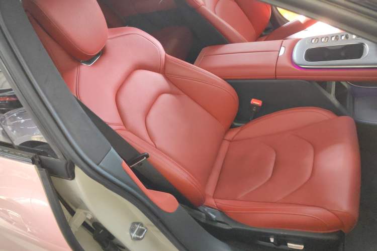 Used Xiaomi Auto SU7 2024 Four-Wheel Drive Ultra-Long Range Advanced Intelligent Driving Max Edition Right Front Seat