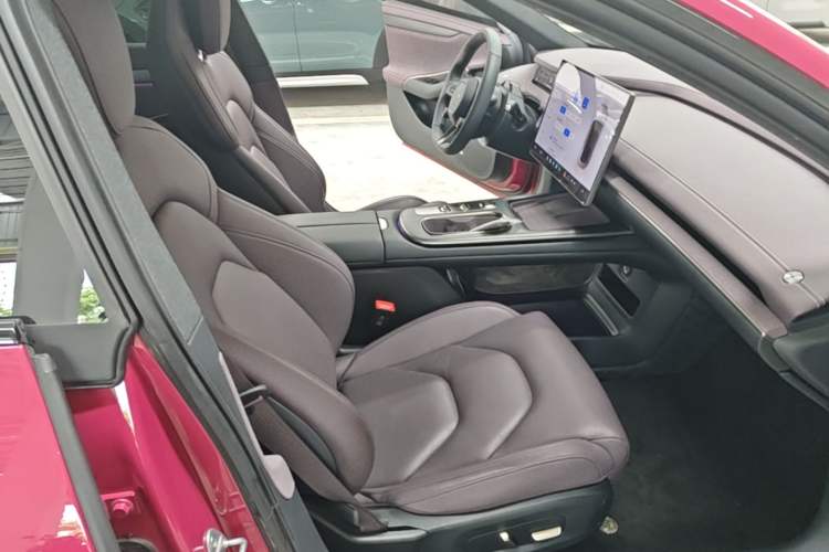 Used Xiaomi Auto SU7 2024 Rear-Drive Long-Range Intelligent Driving Version Right Front Seat