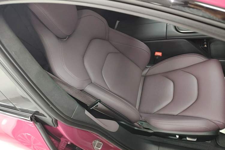 Used Xiaomi Auto SU7 2024 Four-Wheel Drive Ultra-Long Range Advanced Intelligent Driving Max Edition Right Front Seat