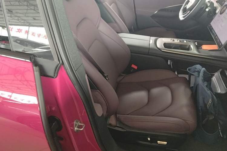 Used Xiaomi Auto SU7 2024 Rear-Drive Ultra-Long Range Advanced Pro-Level Intelligent Driving Version Right Front Seat