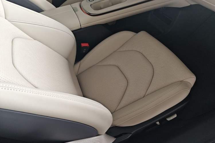 Used Xiaomi Auto SU7 2024 Four-Wheel Drive Ultra-Long Range Advanced Intelligent Driving Max Edition Right Front Seat