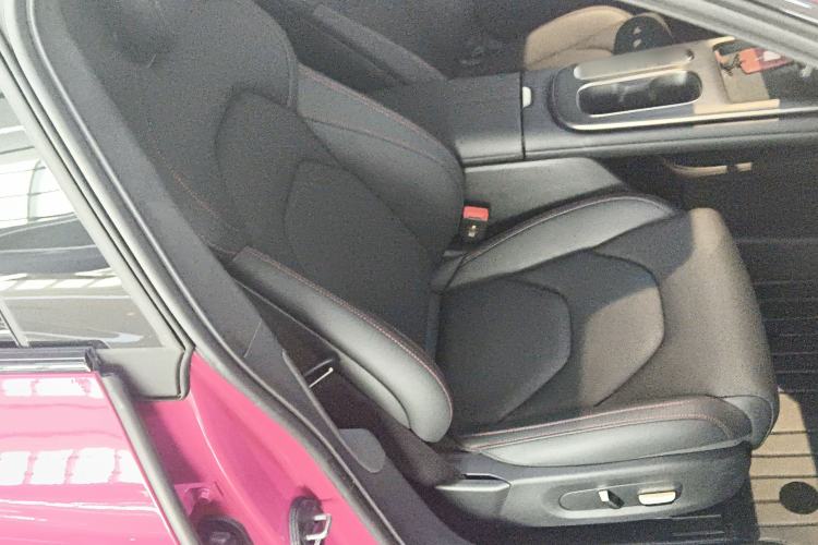 Used Xiaomi Auto SU7 2024 Four-Wheel Drive Ultra-Long Range Advanced Intelligent Driving Max Edition Right Front Seat