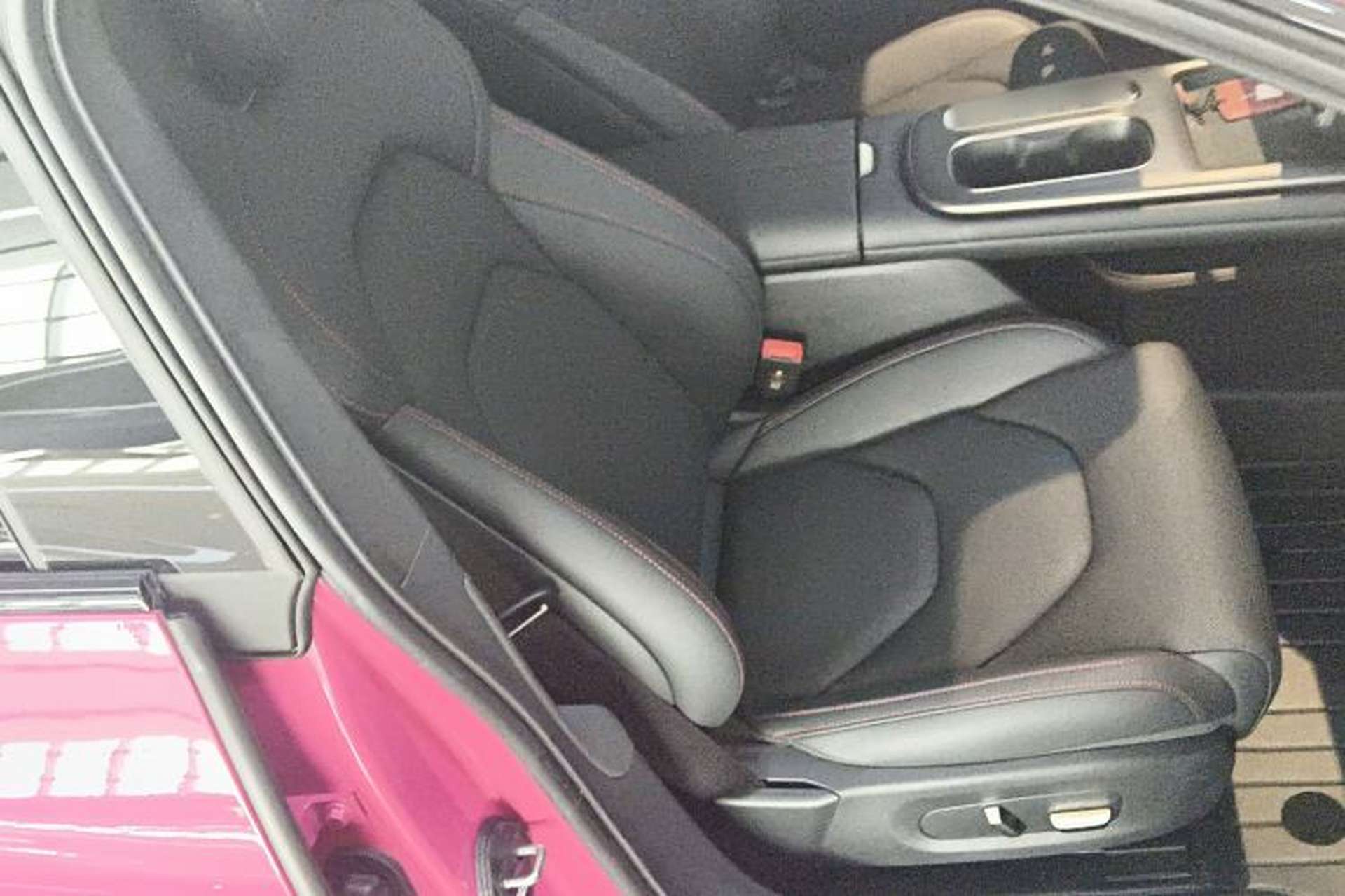 Used Xiaomi Auto SU7 2024 Four-Wheel Drive Ultra-Long Range Advanced Intelligent Driving Max Edition Right Front Seat