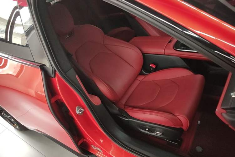 Used Xiaomi Auto SU7 2024 Four-Wheel Drive Ultra-Long Range Advanced Intelligent Driving Max Edition Right Front Seat