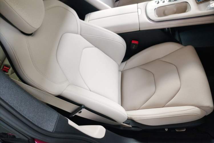 Used Xiaomi Auto SU7 2024 Rear-Drive Ultra-Long Range Advanced Pro-Level Intelligent Driving Version Right Front Seat