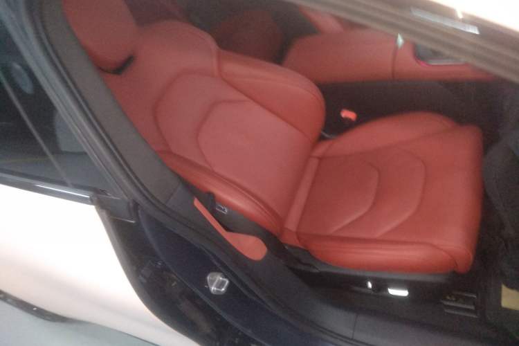 Used Xiaomi Auto SU7 2024 Four-Wheel Drive Ultra-Long Range Advanced Intelligent Driving Max Edition Right Front Seat