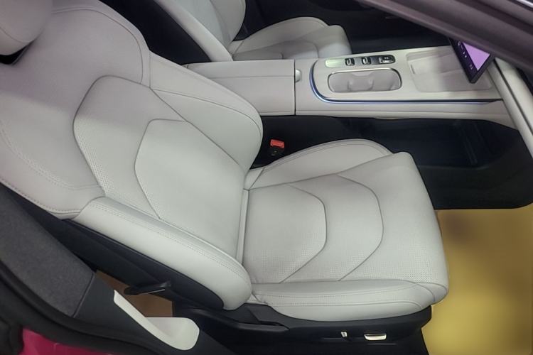 Used Xiaomi Auto SU7 2024 Rear-Drive Ultra-Long Range Advanced Pro-Level Intelligent Driving Version Right Front Seat