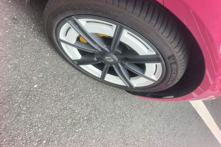 Used Xiaomi Auto SU7 2024 Rear-Drive Long-Range Intelligent Driving Version Right Front Wheel Hub