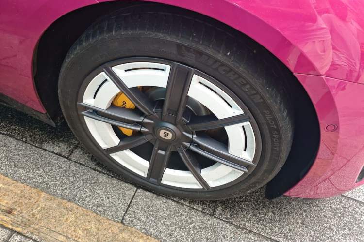 Used Xiaomi Auto SU7 2024 Four-Wheel-Drive Max Founder's Edition Right Front Wheel Hub