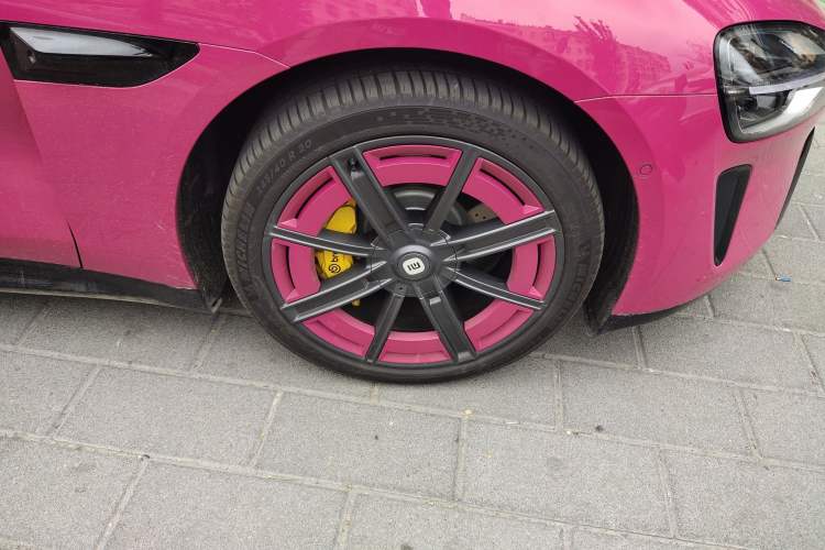 Used Xiaomi Auto SU7 2024 Rear-Drive Long-Range Intelligent Driving Version Right Front Wheel Hub