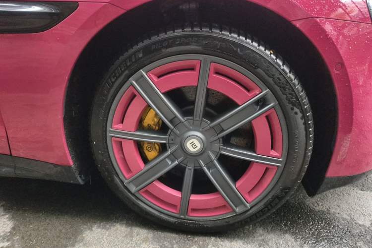 Used Xiaomi Auto SU7 2024 Rear-Drive Long-Range Intelligent Driving Version Right Front Wheel Hub