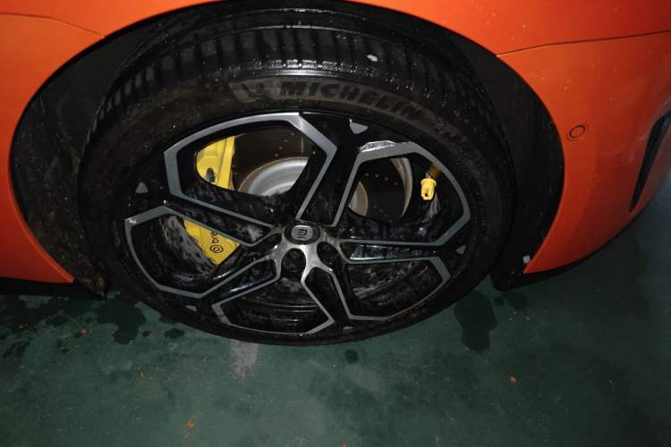 Used Xiaomi Auto SU7 2024 Rear-Drive Long-Range Intelligent Driving Version Right Front Wheel Hub
