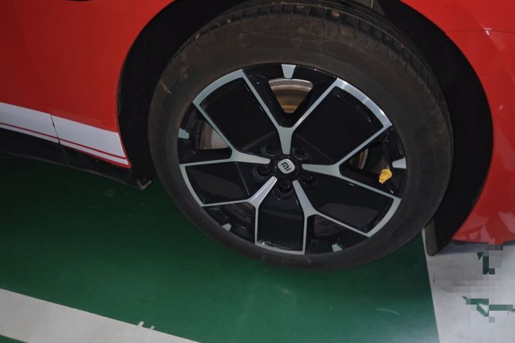 Used Xiaomi Auto SU7 2024 Rear-Drive Ultra-Long Range Advanced Pro-Level Intelligent Driving Version Right Front Wheel Hub