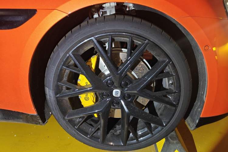 Used Xiaomi Auto SU7 2024 Four-Wheel Drive Ultra-Long Range Advanced Intelligent Driving Max Edition Right Front Wheel Hub