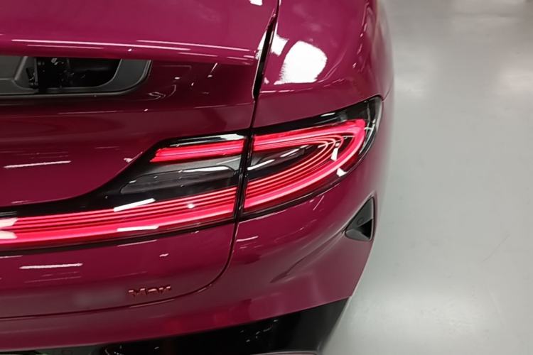Used Xiaomi Auto SU7 2024 Four-Wheel Drive Ultra-Long Range Advanced Intelligent Driving Max Edition Right Rear Taillight