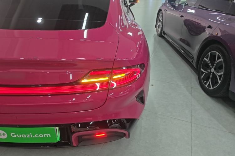 Used Xiaomi Auto SU7 2024 Rear-Drive Long-Range Intelligent Driving Version Right Rear Taillight