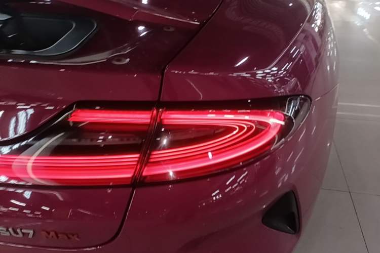 Used Xiaomi Auto SU7 2024 Four-Wheel Drive Ultra-Long Range Advanced Intelligent Driving Max Edition Right Rear Taillight
