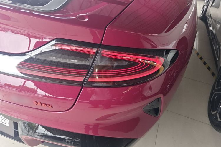 Used Xiaomi Auto SU7 2024 Four-Wheel Drive Ultra-Long Range Advanced Intelligent Driving Max Edition Right Rear Taillight