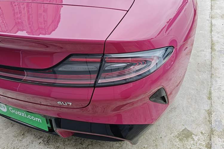 Used Xiaomi Auto SU7 2024 Rear-Drive Long-Range Intelligent Driving Version Right Rear Taillight