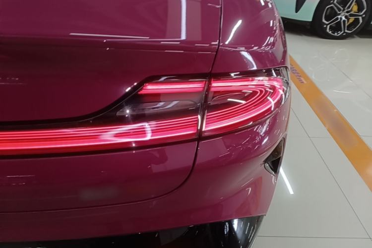 Used Xiaomi Auto SU7 2024 Four-Wheel Drive Ultra-Long Range Advanced Intelligent Driving Max Edition Right Rear Taillight