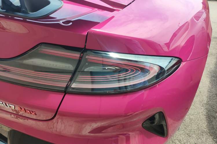 Used Xiaomi Auto SU7 2024 Four-Wheel Drive Ultra-Long Range Advanced Intelligent Driving Max Edition Right Rear Taillight