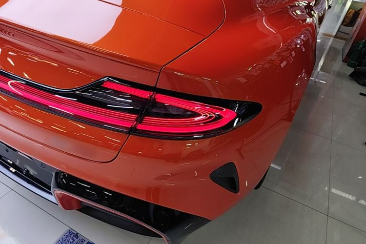 Used Xiaomi Auto SU7 2024 Four-Wheel Drive Ultra-Long Range Advanced Intelligent Driving Max Edition Right Rear Taillight