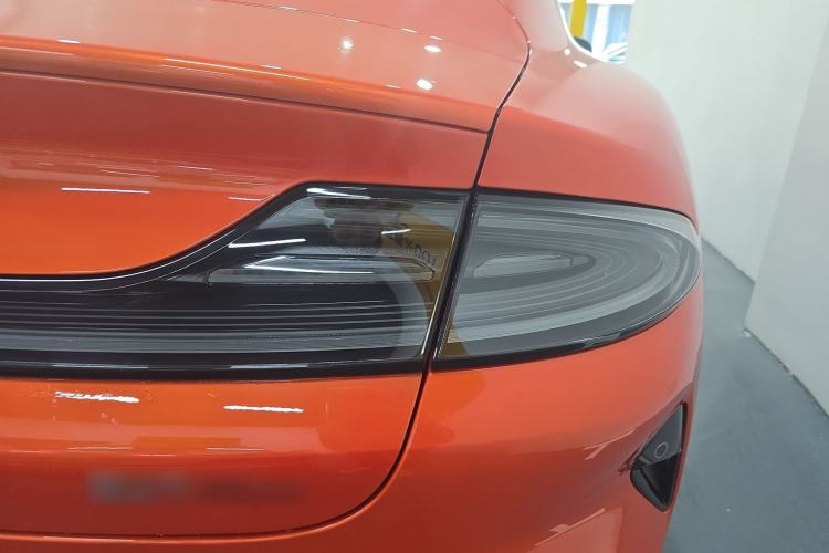 Used Xiaomi Auto SU7 2024 Four-Wheel Drive Ultra-Long Range Advanced Intelligent Driving Max Edition Right Rear Taillight
