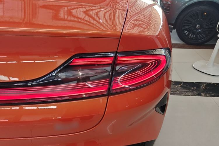 Used Xiaomi Auto SU7 2024 Rear-Drive Ultra-Long Range Advanced Pro-Level Intelligent Driving Version Right Rear Taillight