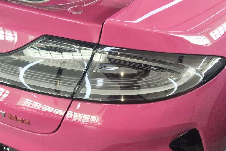 Used Xiaomi Auto SU7 2024 Four-Wheel Drive Ultra-Long Range Advanced Intelligent Driving Max Edition Right Rear Taillight
