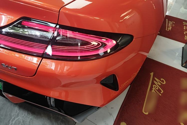 Used Xiaomi Auto SU7 2024 Rear-Drive Ultra-Long Range Advanced Pro-Level Intelligent Driving Version Right Rear Taillight