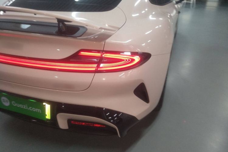 Used Xiaomi Auto SU7 2024 Four-Wheel Drive Ultra-Long Range Advanced Intelligent Driving Max Edition Right Rear Taillight