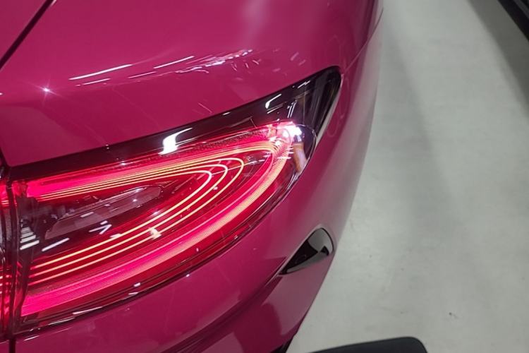 Used Xiaomi Auto SU7 2024 Rear-Drive Ultra-Long Range Advanced Pro-Level Intelligent Driving Version Right Rear Taillight