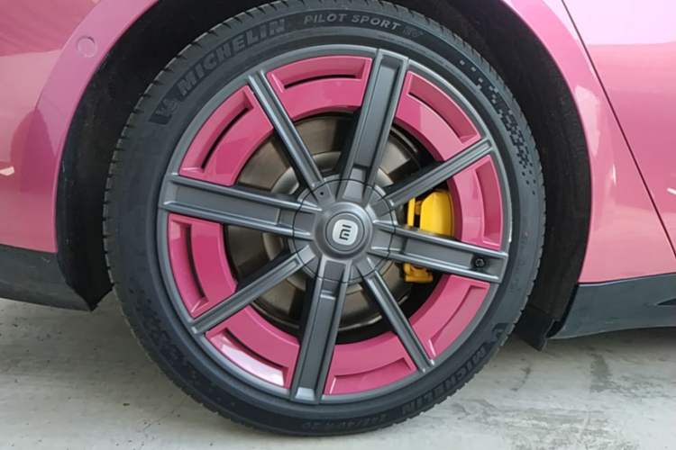 Used Xiaomi Auto SU7 2024 Rear-Drive Long-Range Intelligent Driving Version Right Rear Wheel Hub