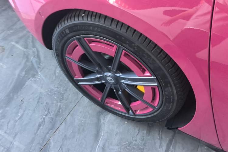 Used Xiaomi Auto SU7 2024 Four-Wheel Drive Ultra-Long Range Advanced Intelligent Driving Max Edition Right Rear Wheel Hub