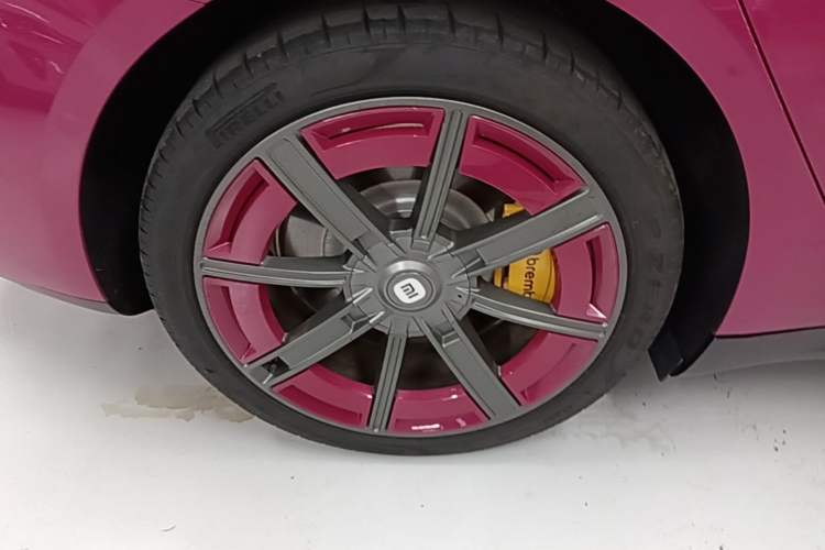 Used Xiaomi Auto SU7 2024 Four-Wheel Drive Ultra-Long Range Advanced Intelligent Driving Max Edition Right Rear Wheel Hub