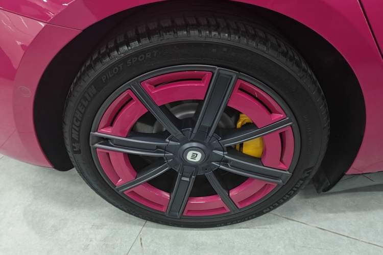 Used Xiaomi Auto SU7 2024 Rear-Drive Long-Range Intelligent Driving Version Right Rear Wheel Hub