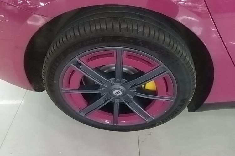 Used Xiaomi Auto SU7 2024 Four-Wheel Drive Ultra-Long Range Advanced Intelligent Driving Max Edition Right Rear Wheel Hub