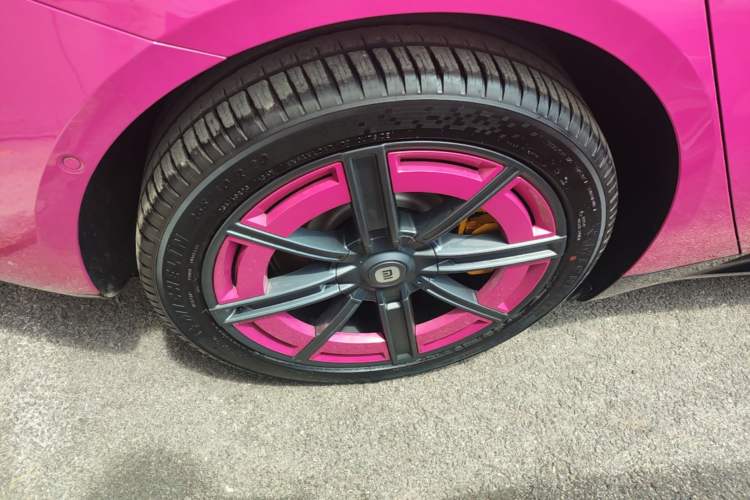 Used Xiaomi Auto SU7 2024 Four-Wheel Drive Ultra-Long Range Advanced Intelligent Driving Max Edition Right Rear Wheel Hub