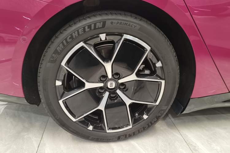 Used Xiaomi Auto SU7 2024 Rear-Drive Long-Range Intelligent Driving Version Right Rear Wheel Hub