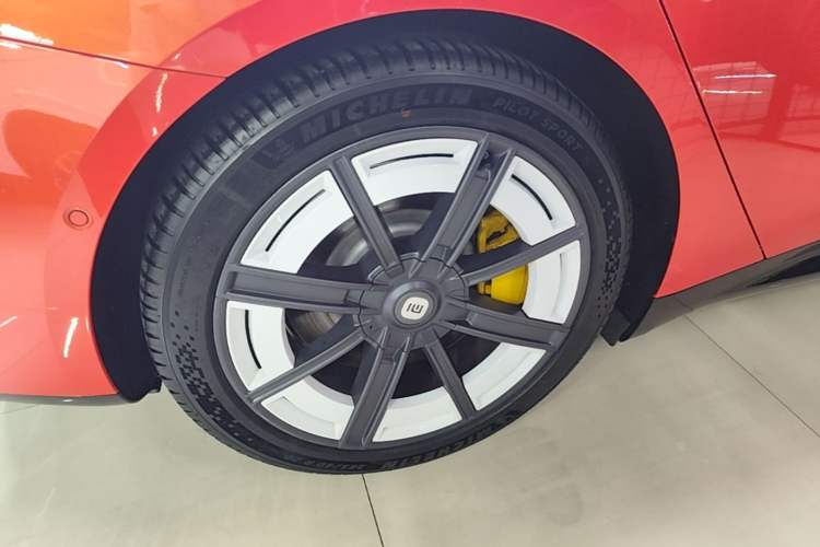 Used Xiaomi Auto SU7 2024 Four-Wheel Drive Ultra-Long Range Advanced Intelligent Driving Max Edition Right Rear Wheel Hub