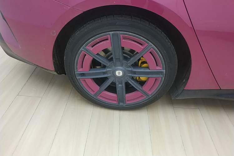 Used Xiaomi Auto SU7 2024 Rear-Drive Long-Range Intelligent Driving Version Right Rear Wheel Hub