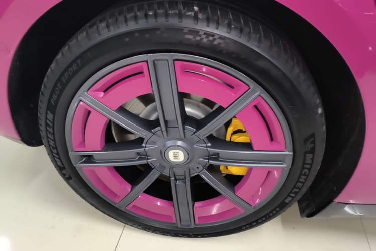 Used Xiaomi Auto SU7 2024 Rear-Drive Ultra-Long Range Advanced Pro-Level Intelligent Driving Version Right Rear Wheel Hub