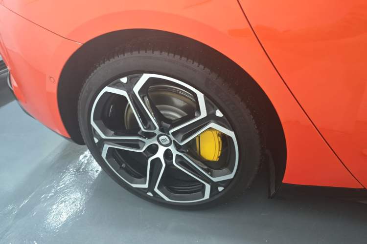 Used Xiaomi Auto SU7 2024 Four-Wheel Drive Ultra-Long Range Advanced Intelligent Driving Max Edition Right Rear Wheel Hub