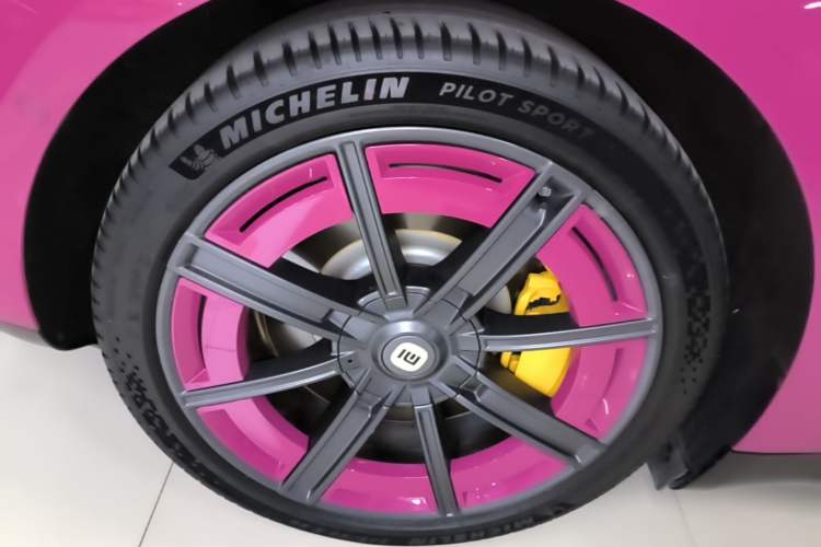 Used Xiaomi Auto SU7 2024 Rear-Drive Long-Range Intelligent Driving Version Right Rear Wheel Hub